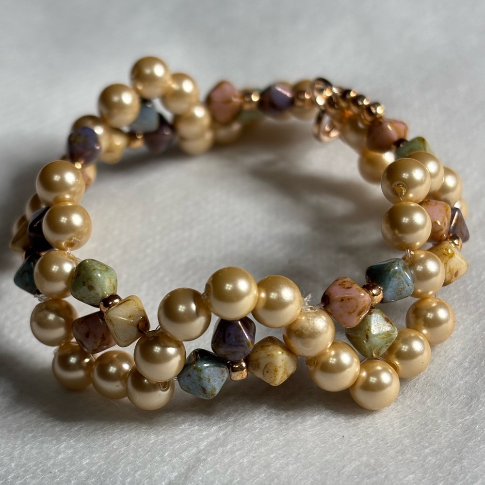 Champagne Shell Pearl Bracelet with multi- color accent beads 7.5 inches